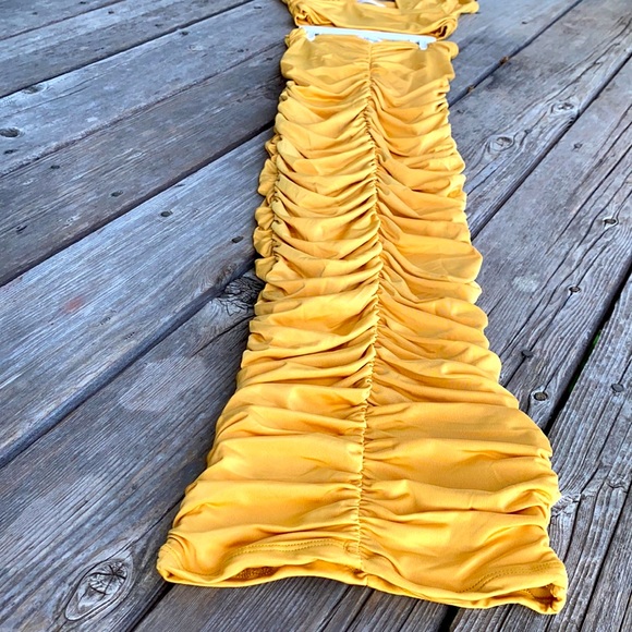 2 Piece Skirt Set 💛 Size Small - Picture 5 of 7